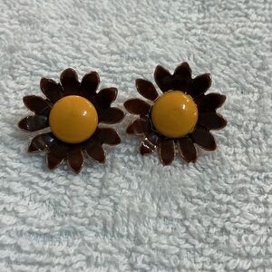 🌼Vintage 60’s🌼 Brown and Mustard Flower Clip-On Earrings